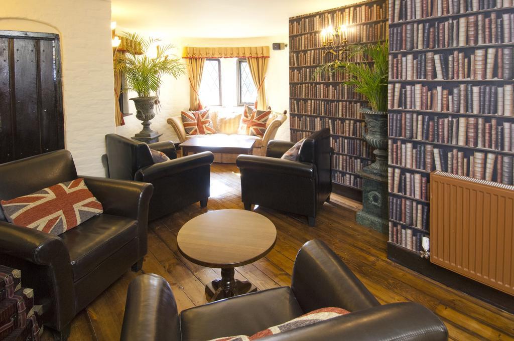 The Roundabout Hotel Pulborough Exteriör bild