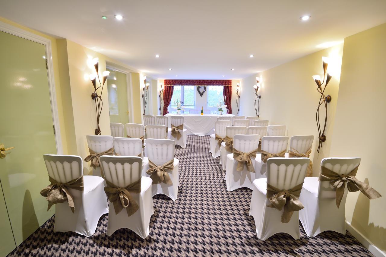 The Roundabout Hotel Pulborough Exteriör bild