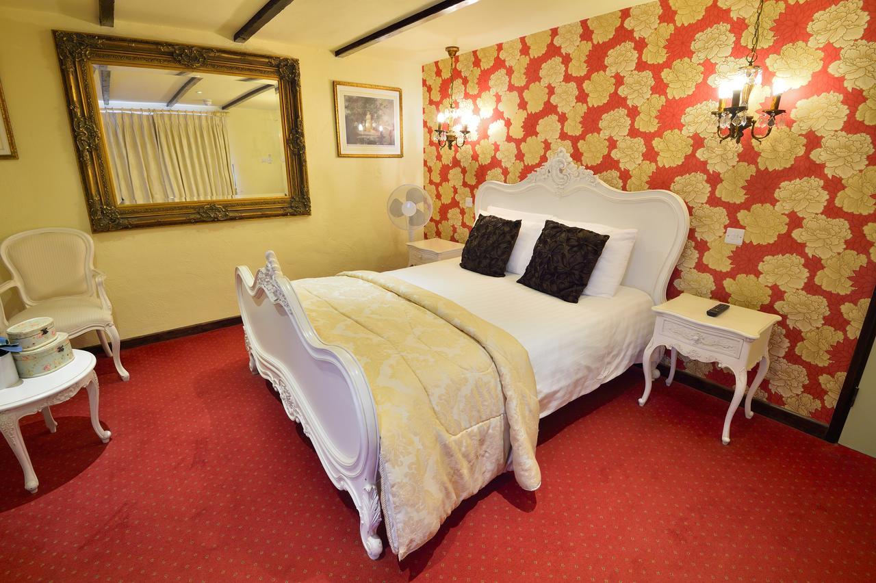 The Roundabout Hotel Pulborough Exteriör bild