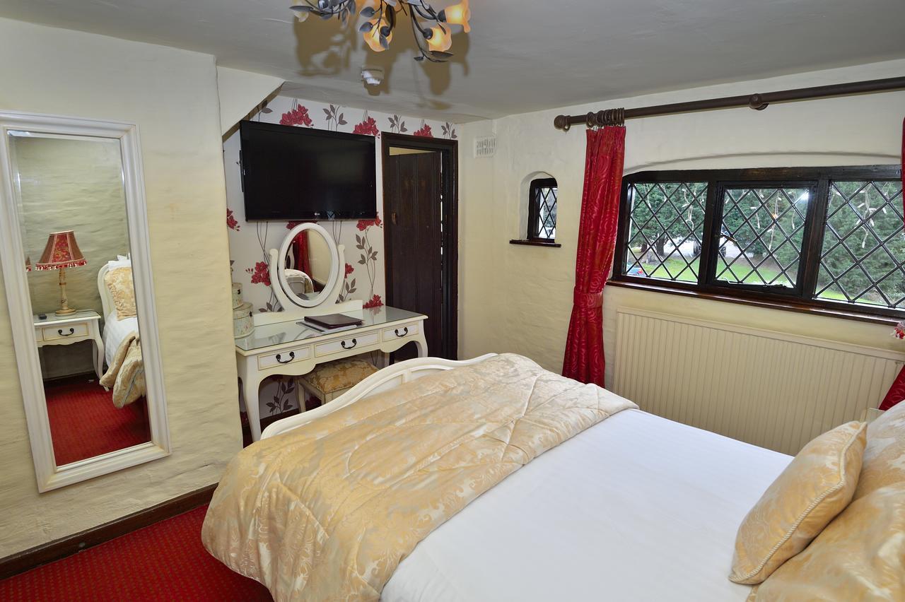 The Roundabout Hotel Pulborough Exteriör bild