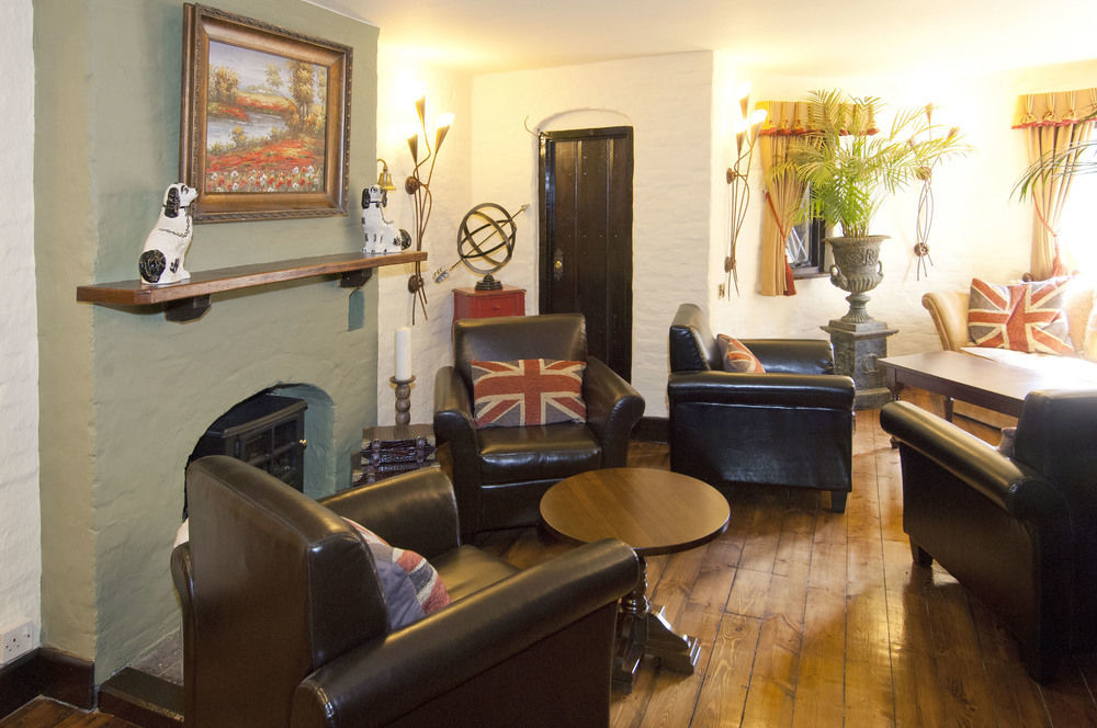 The Roundabout Hotel Pulborough Exteriör bild