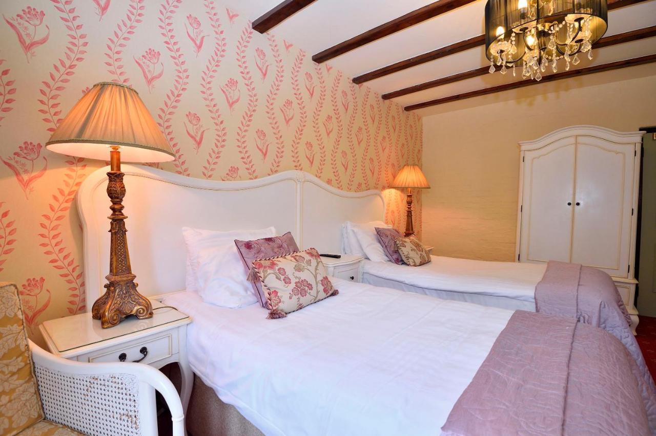The Roundabout Hotel Pulborough Exteriör bild