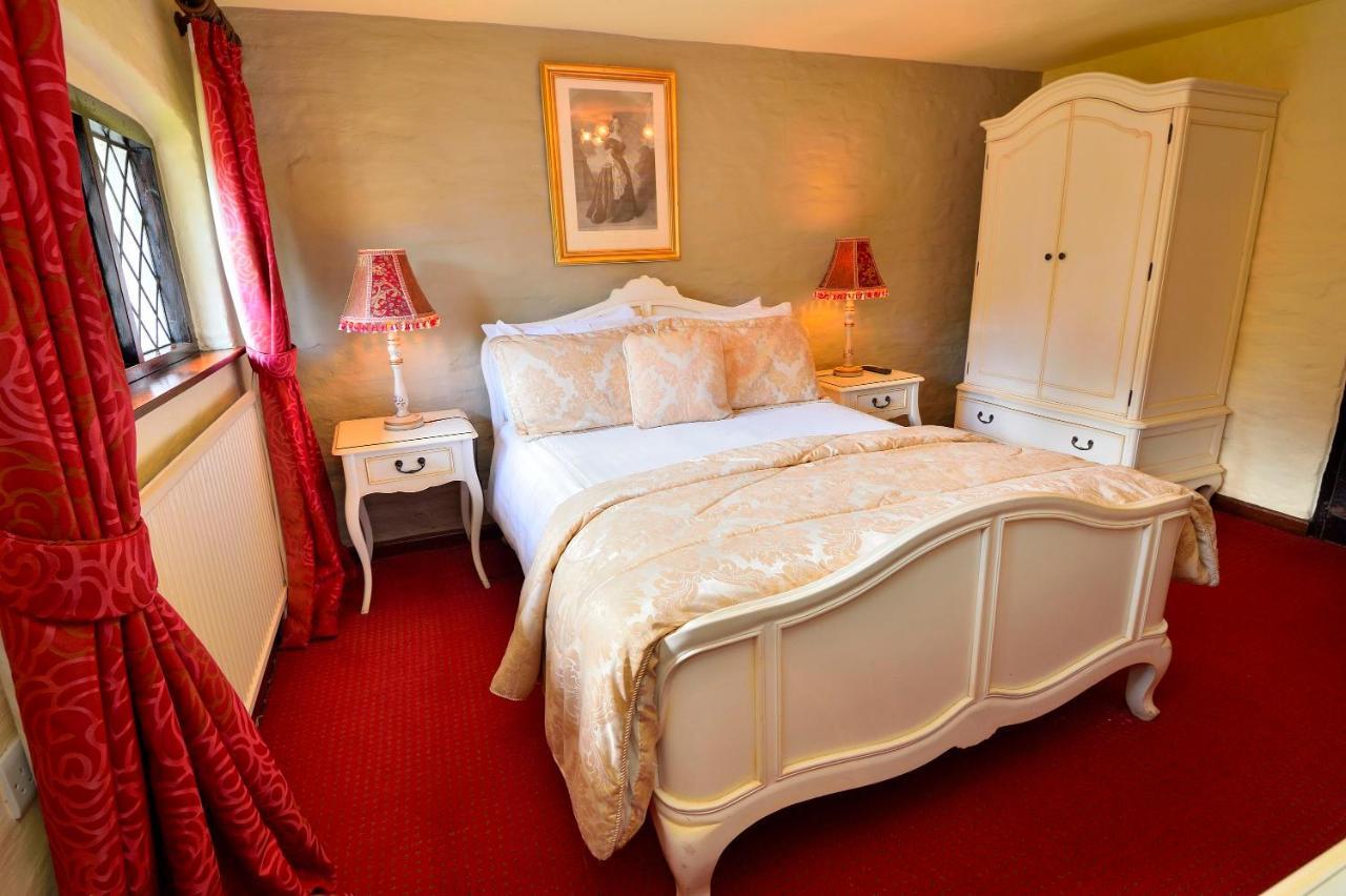 The Roundabout Hotel Pulborough Exteriör bild